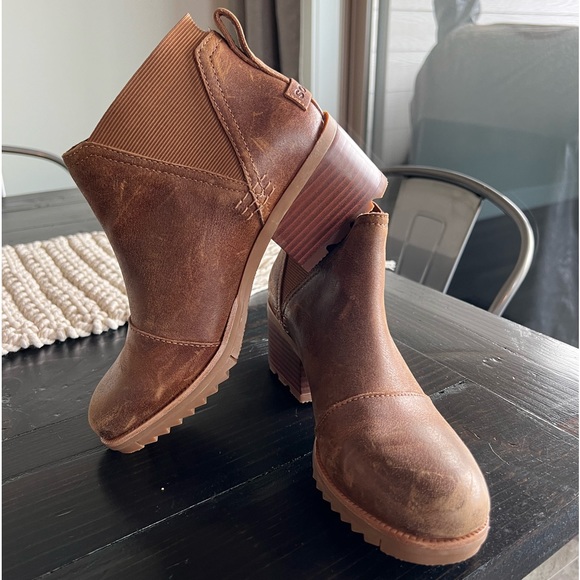 Sorel Shoes - Sorel booties size 7- light brown- excellent condition